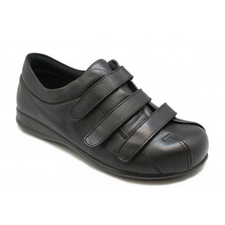 Zapato tres velcros. Ancho y cómodo