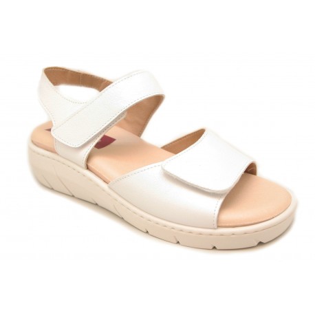 Sandalia ancha y cómoda para mujer.